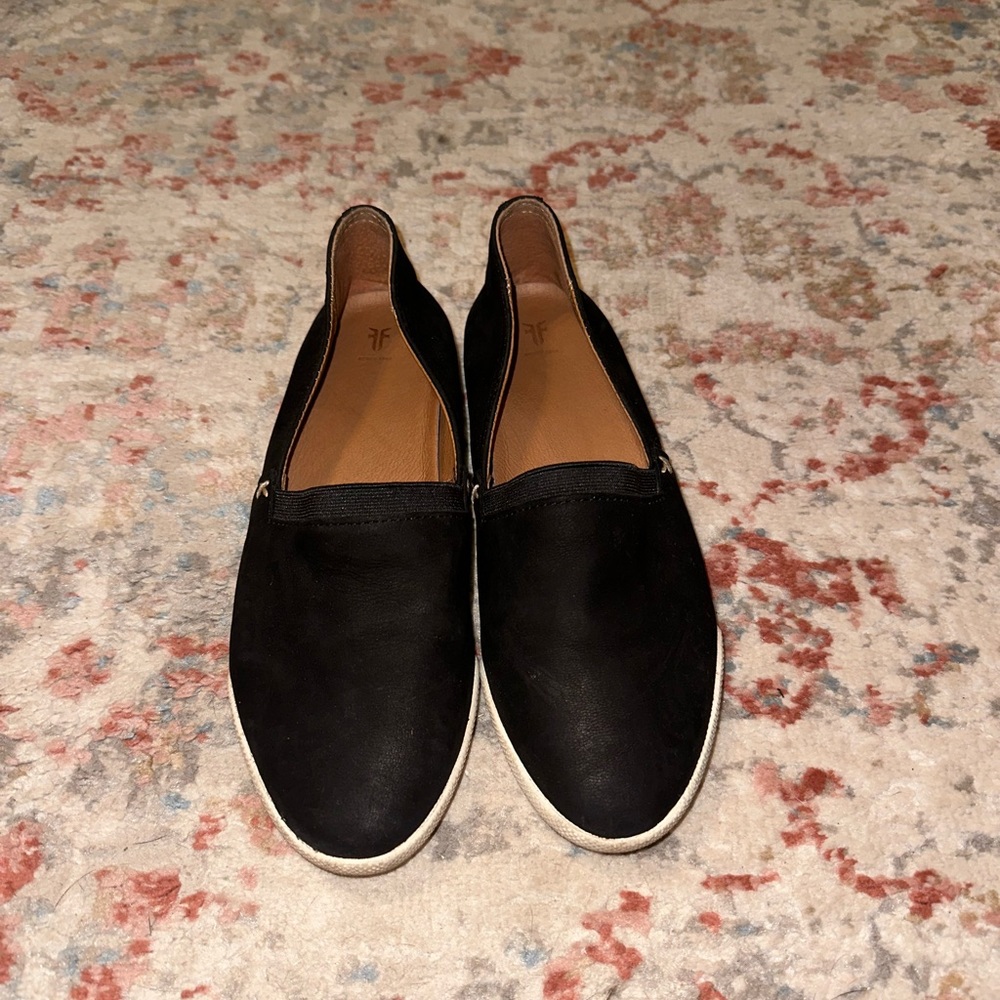 Frye flats